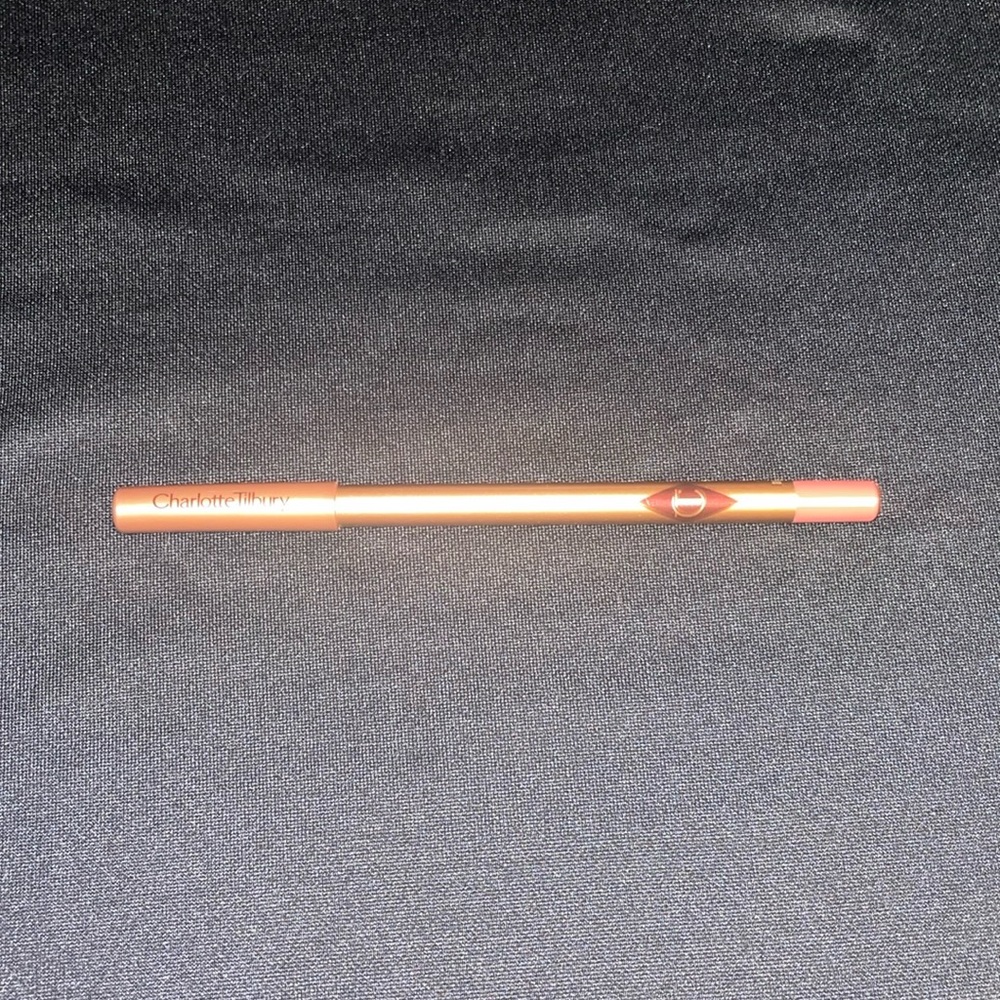 Charlotte Tilbury Lip Cheat Lip Liner in Pillow Talk Medium. New never used